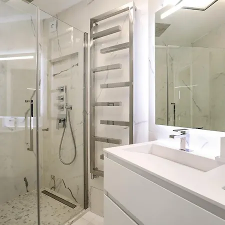 Luxury Near Eiffel Tower Apartment