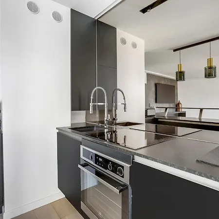 Luxury Near Eiffel Tower Paris